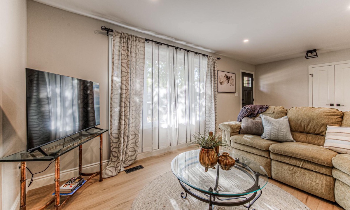 Elora House | Modish 2 bedroom retreat-one block from Elora's vibrant & bustling downtown core