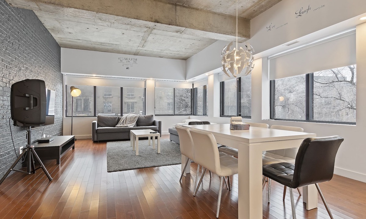 Plateau Mont Royal Condo | Montreal condo - Near Mount Royal and Old Port - Open living space Free Parking