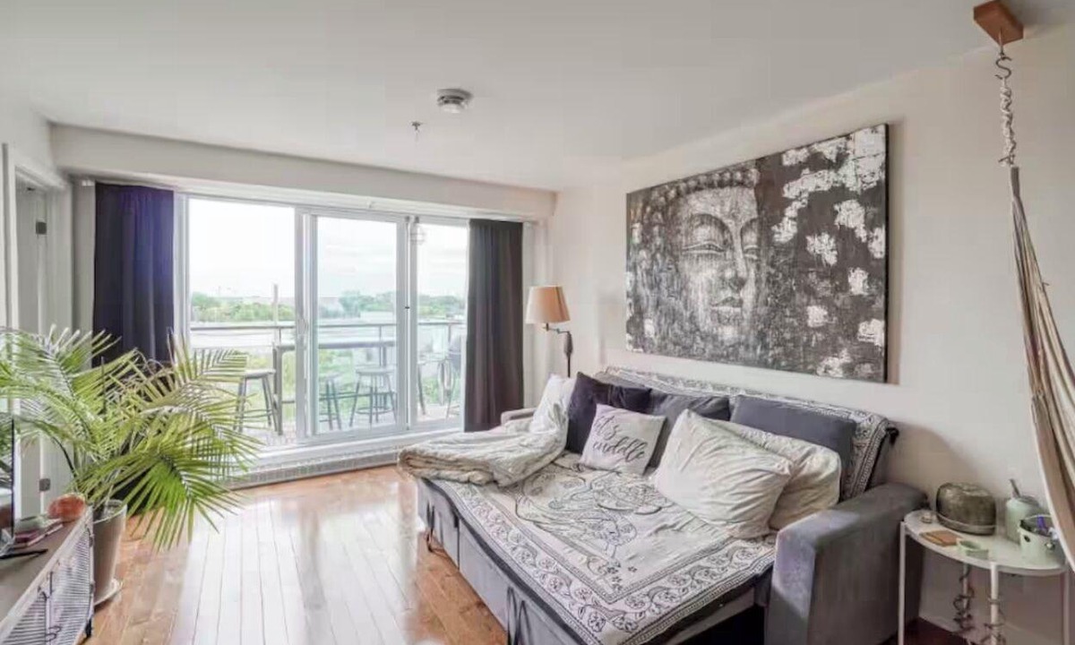 Ahuntsic-Cartierville Apartment | Montreal Skyline Sanctuary – Chic & Cozy Living