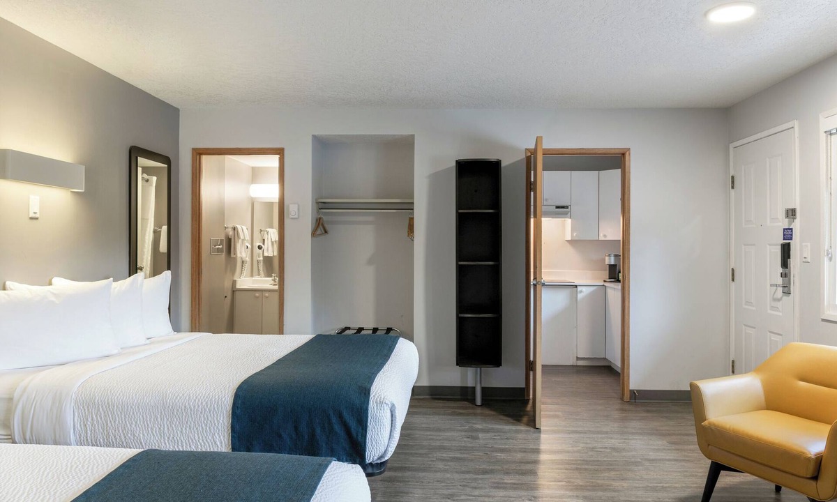 Saanichton Hotel | Motel 6 Saanichton, BC - Victoria Airport