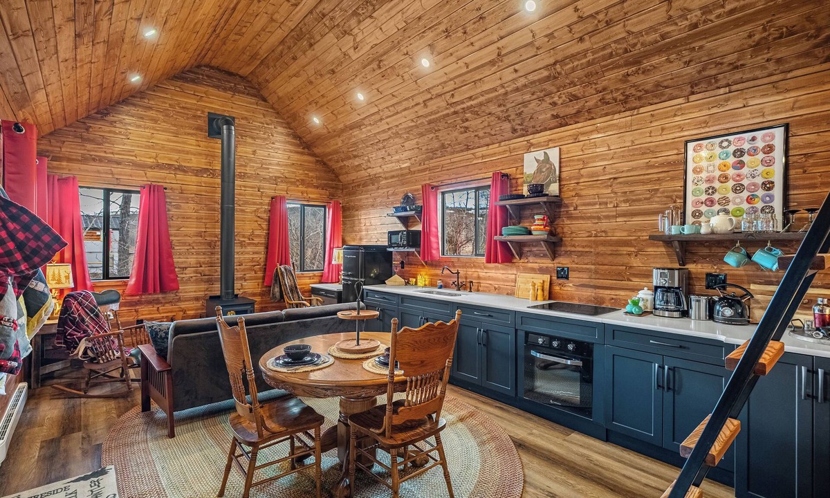 Foothills County Cabin | Mount Evan Cabin - Luxury Riverside Cabin