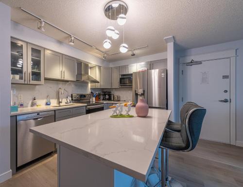 Canmore Apartment | Mountain View One Bedroom Vacation Suite - WindTower 119