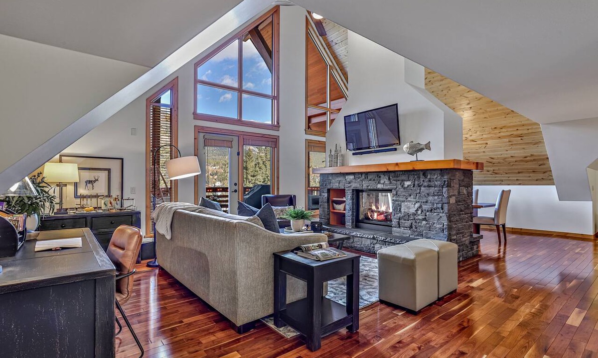 Canmore Condo | Mountain Views Penthouse at Spring Creek|Hot Tub|Prime Location|Amazing Views