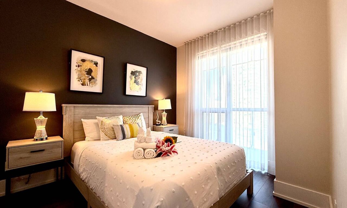 Toronto Entertainment District Apartment | Move in Ready Center MTCC 2B2B City Lakeview &Free Parking