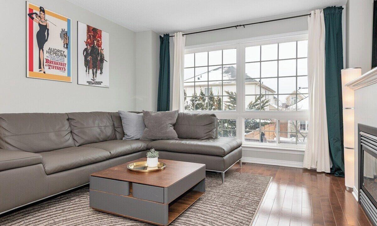 Ottawa Division House | Movie Haven: furnished 3bedrooms mid-term rental in Barrhaven