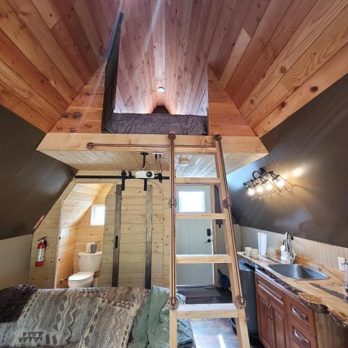 Brew Bay Ski Chalet | Mushroom Cabin on Homestead w Hot Tub