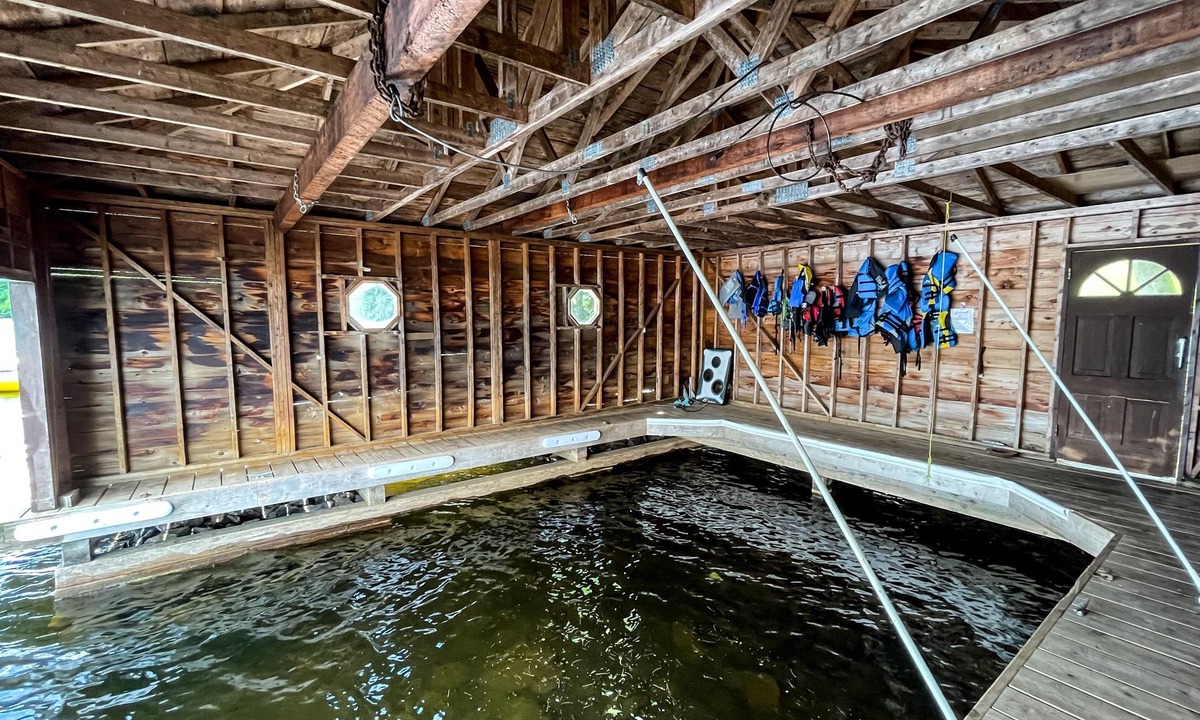 Muskoka Lakes Cottage | Muskoka Lakefront Cottage w/Dock, Kayaks & Canoes Family Getaway
