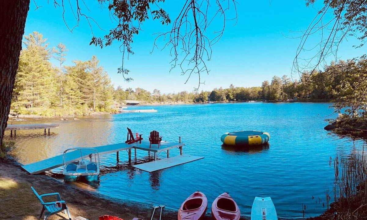 Bala Cottage | Muskoka Waterfront Cottage - HOT TUB & SAUNA