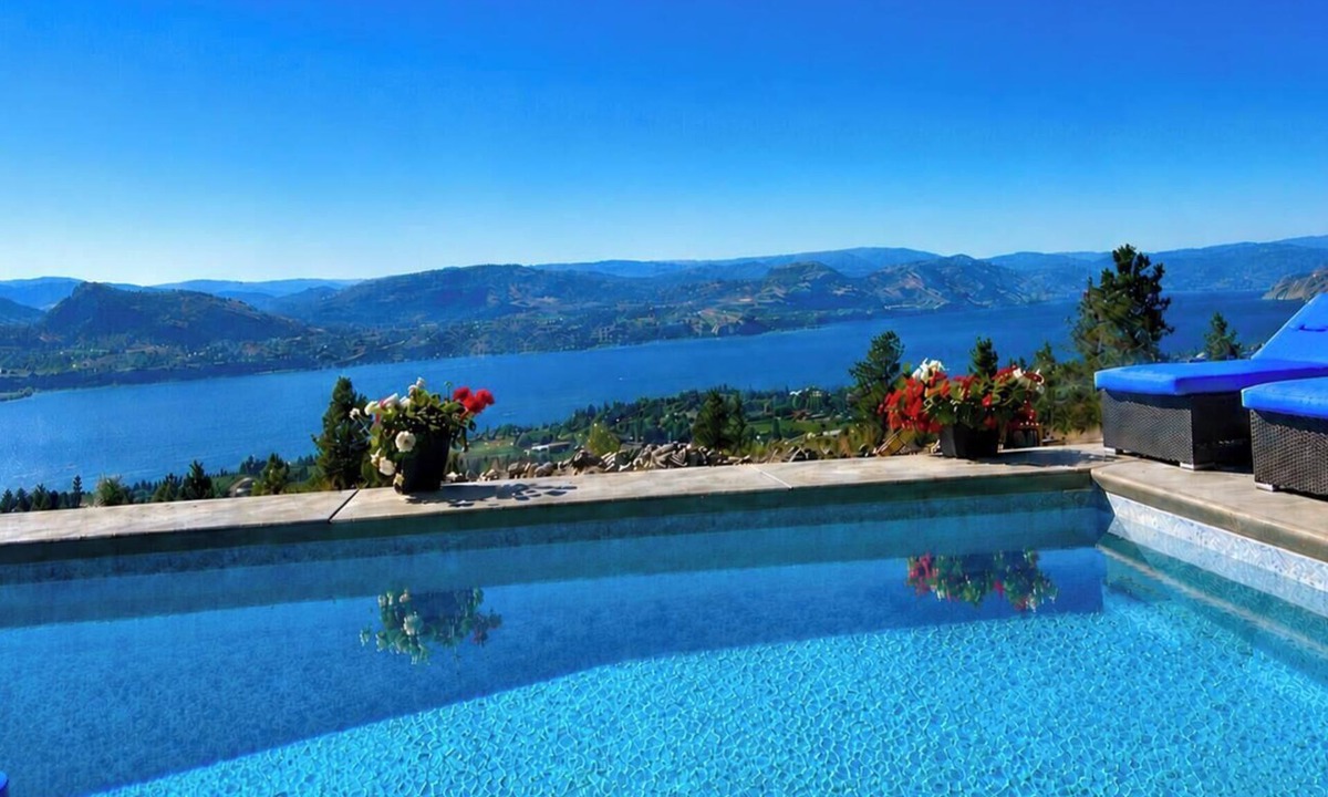 Okanagan-Similkameen Bed & Breakfast | Naramata Dreaming: Heated Pool & Panoramic Lake Views