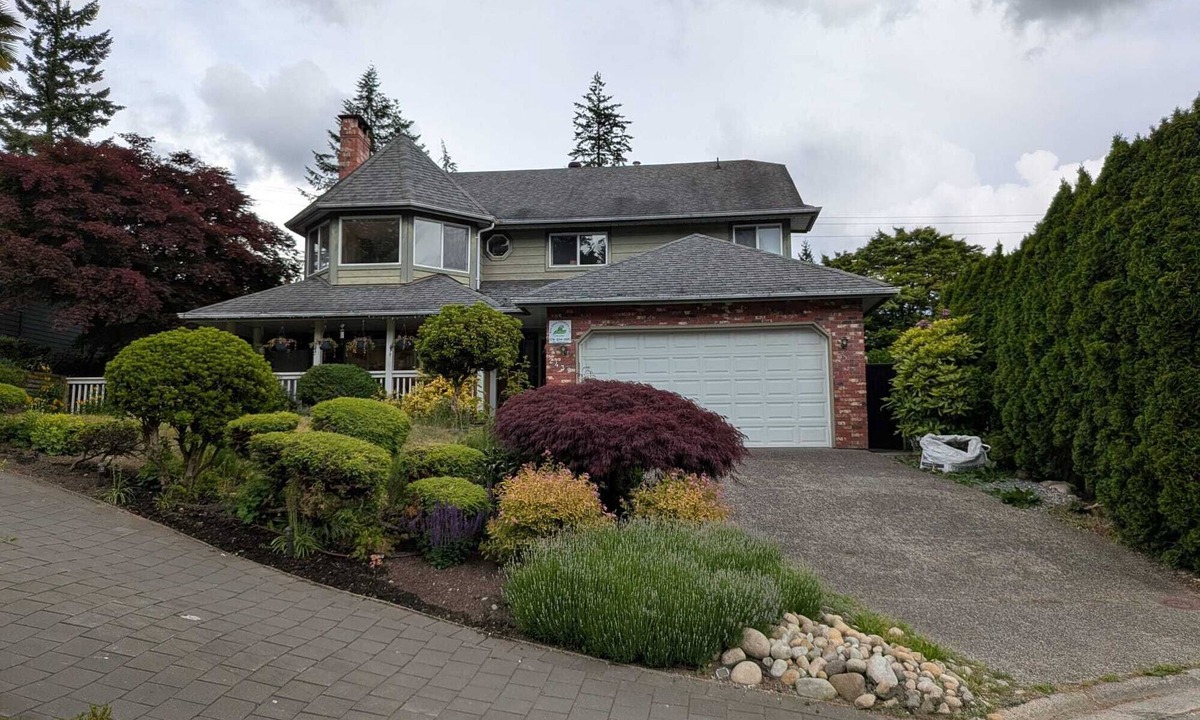 Blueridge House | Nature Haven Retreat: Peaceful North Vancouver stay near trails & nature
