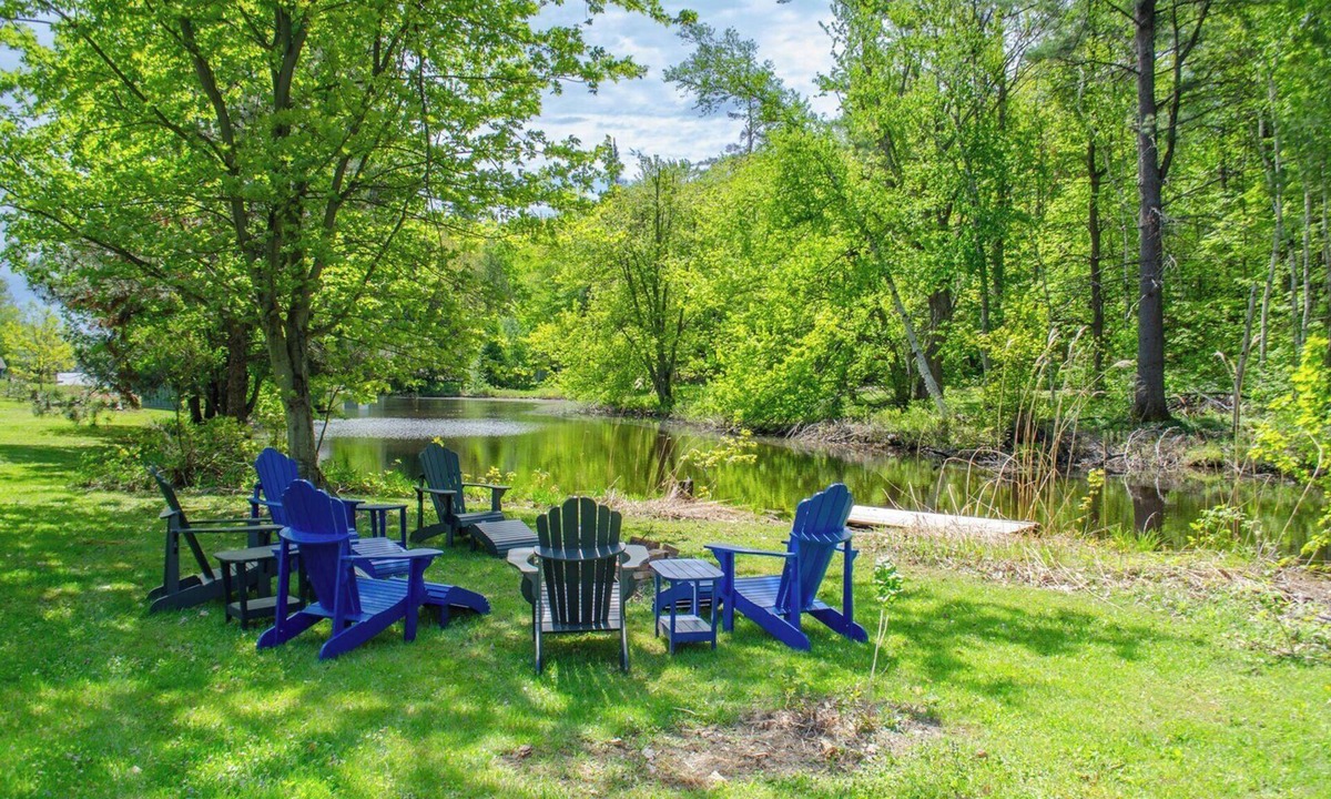Gravenhurst Cottage | Nature's Playground - Three Bedroom Cottage, Sleeps 6