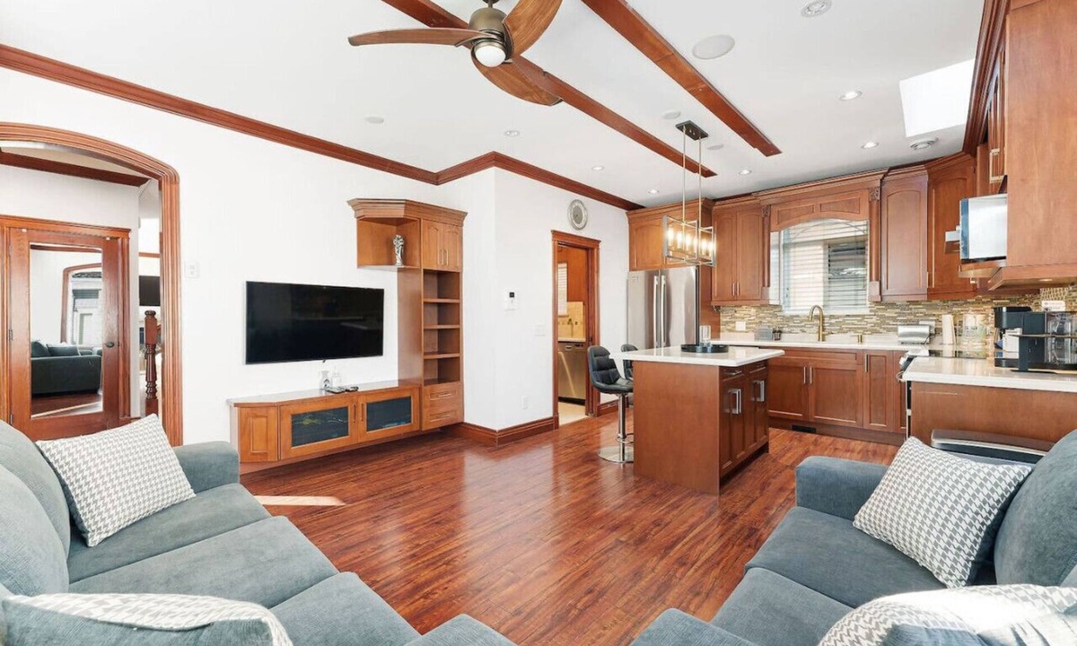 Fraserview House | Near DT Vancouver | 3 Beds | 12min to YVR