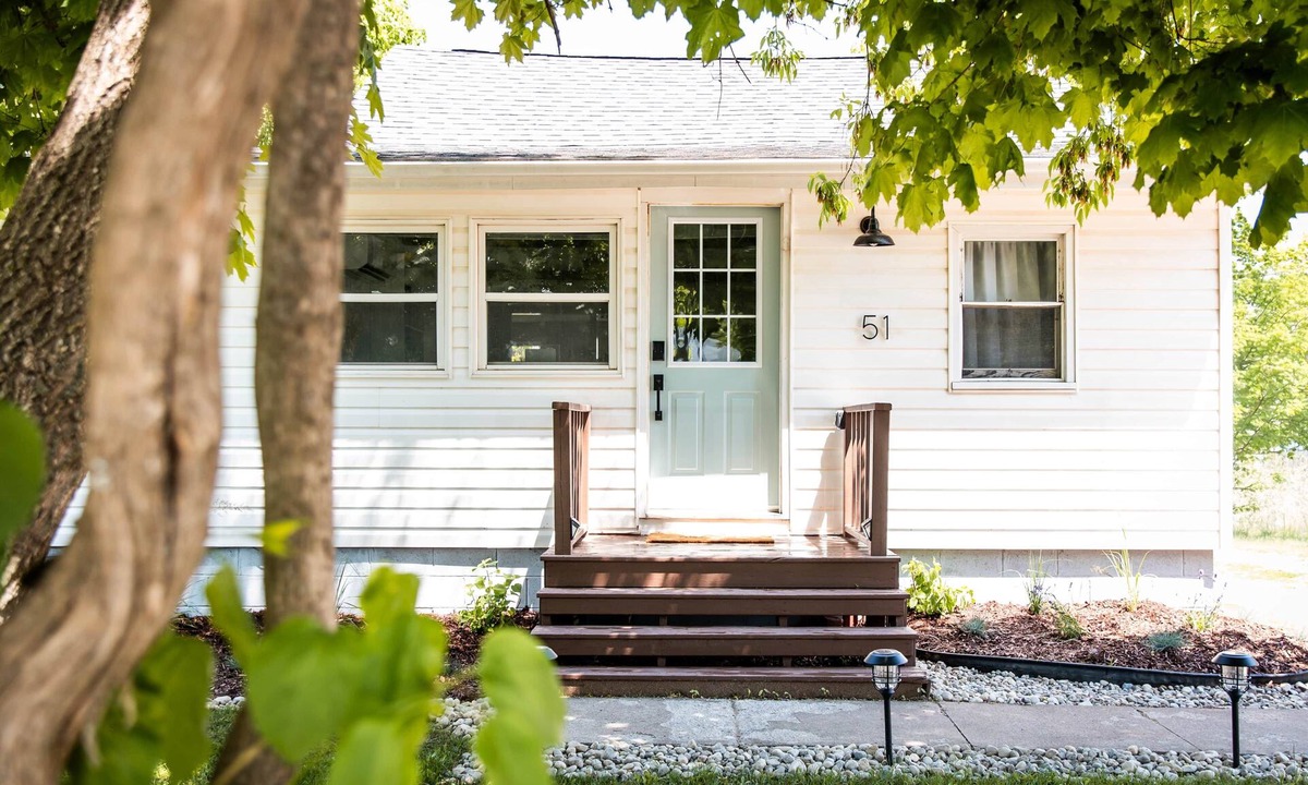 Pointe-du-Chene House | NEW 3 BR Sail & Shore Cottage Near Parlee Beach
