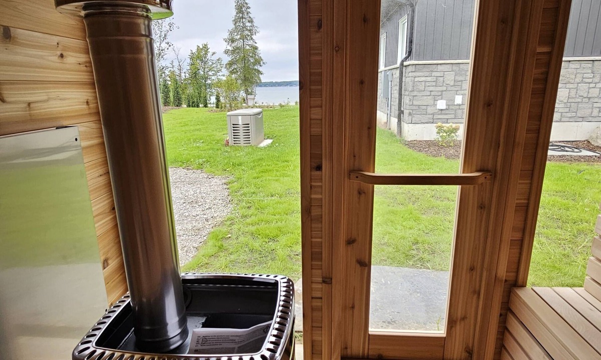 Irondale Cottage | New and Very Private Lakefront Cottage 5-Br, 3-Ba