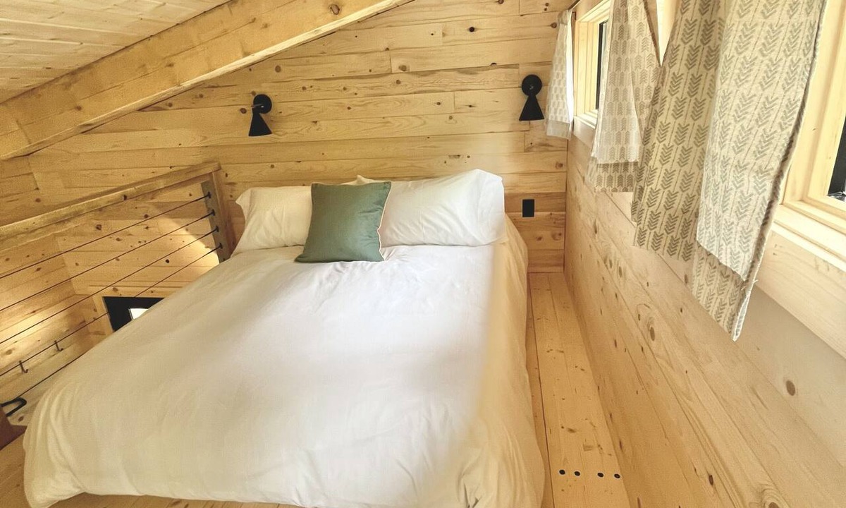 Stockton Springs Cabin | New build! Beach cabin in the trees & onsite sauna