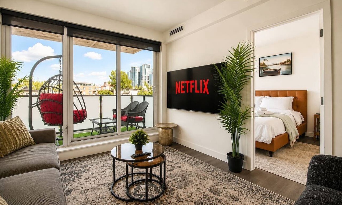 Kensington Apartment | New Central Kensington Condo King Bed AC | Parking
