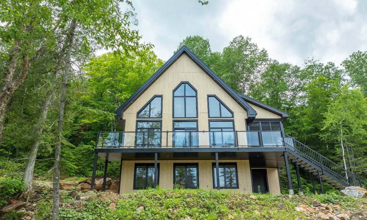 Saint-Alphonse-Rodriguez Ski Chalet | New Construction | Spa & Pool Table | Le Foresti