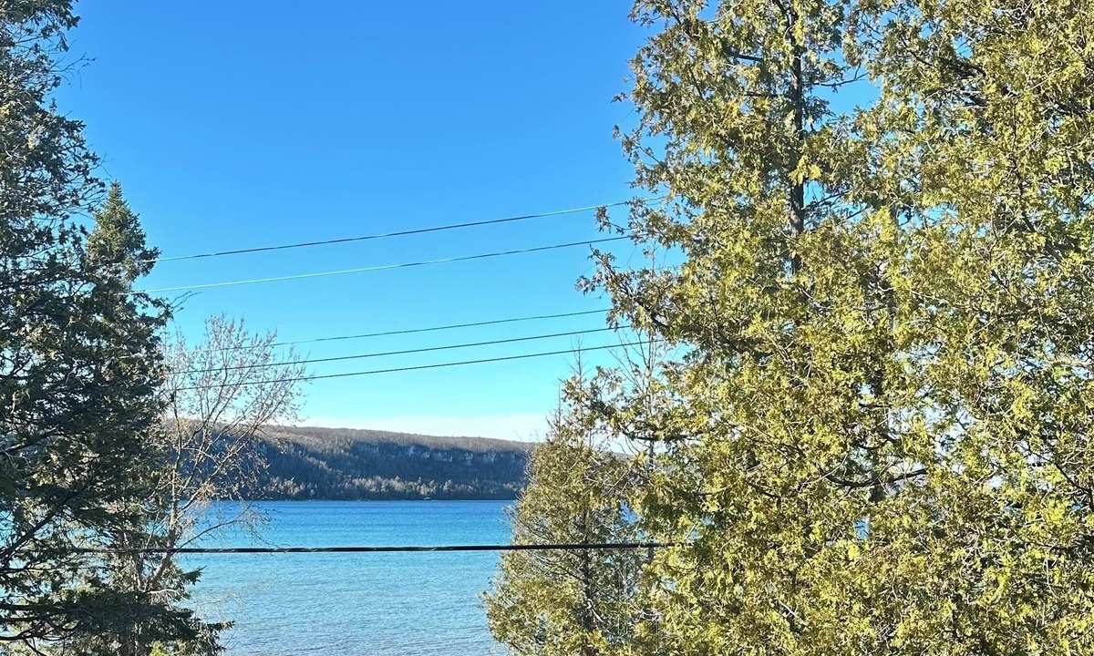 Hope Bay Cottage | NEW! Family Waterfront Retreat - Kayaks, Paddleboards & Ping pong - Sleeps 12