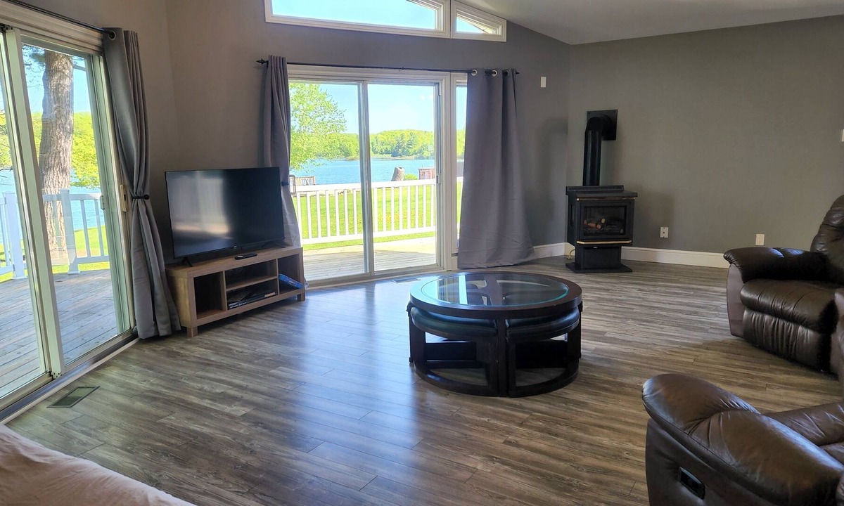 Front of Yonge Cottage | New Listing - 4 Season Lakefront Chalet Home on Graham Lake Mallorytown