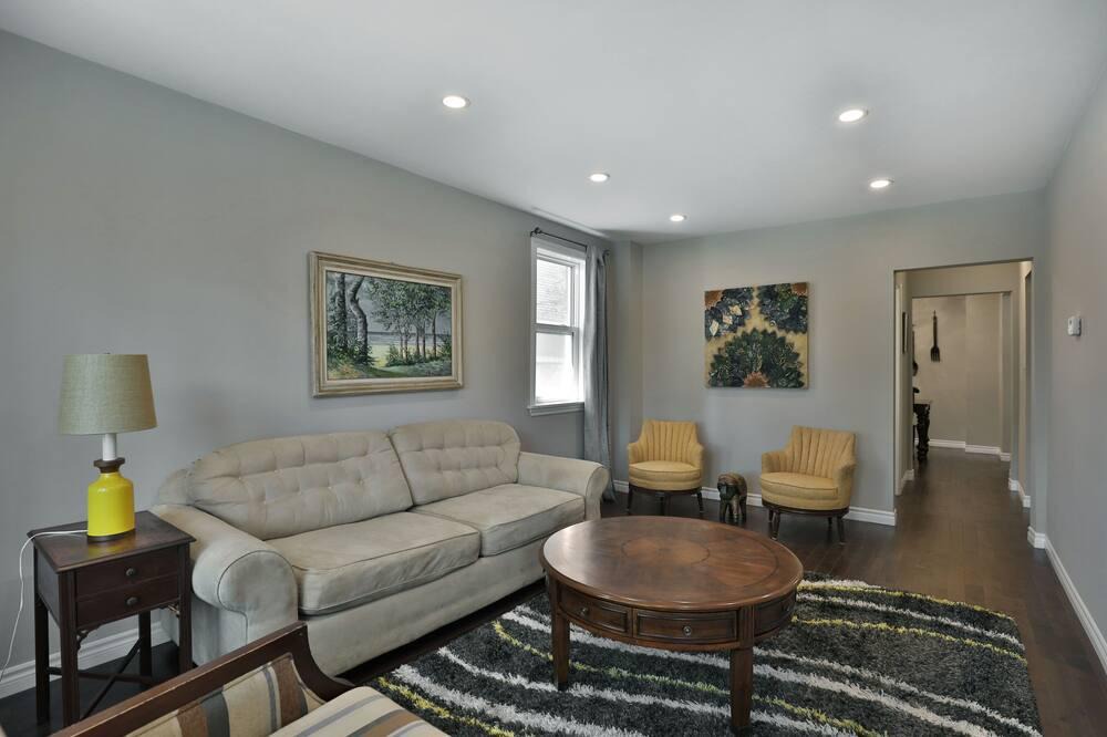 Hamilton House | New Listing .....Sun Rise Home , Unlimited High Speed Internet And Much More!