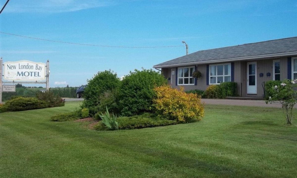 New London Apartment | New London Bay Motel - 2 Queen Beds Apartment #4 or #8