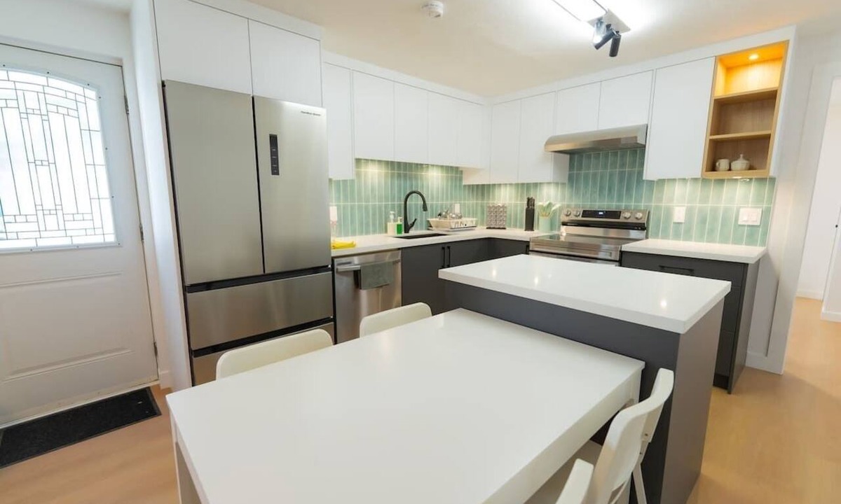 Fraserview House | New Reno 3B Home w/1 Free Parking/Prime Location