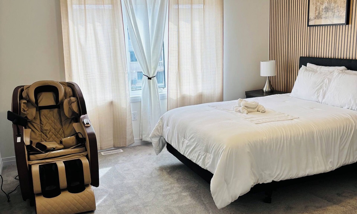Thorold House | Newly Built House near Niagara Falls and Outlet Mall