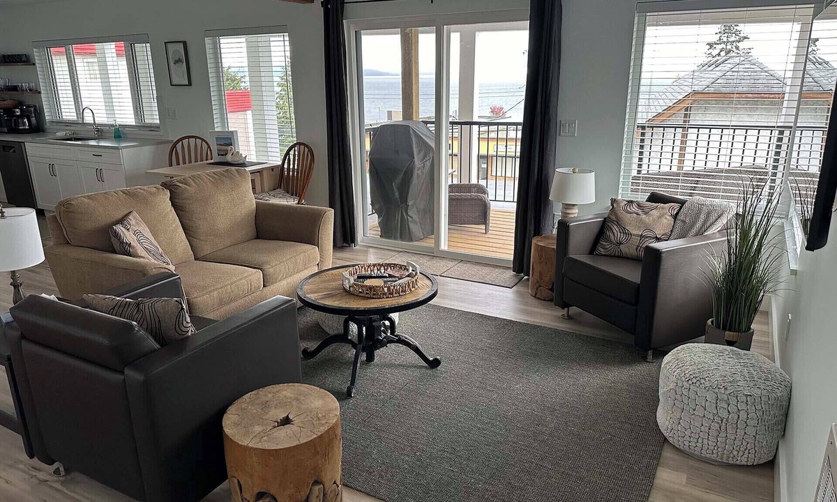 Powell River House | Newly Renovated. Just steps from the ferry to Vancouver Island.