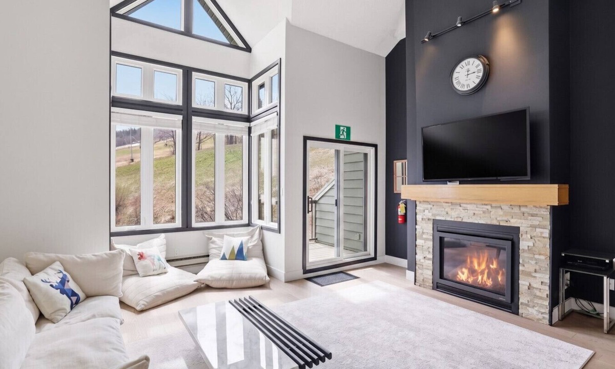 The Blue Mountains Condo | Newly Updated 2BDR Slopeside Condo at BM!