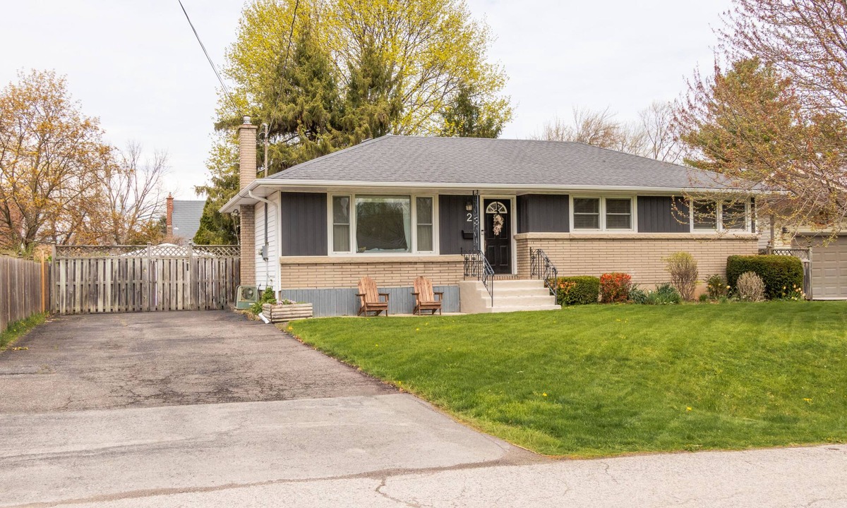 Port Weller West House | Niagara Getaway | Spacious 3BR w/backyard Near NOTL, Port Dalhousie & Falls