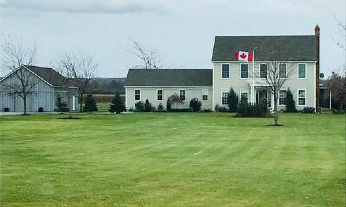 Virgil House | Niagara on the lake vineyard vacation home Lic# 013-2022