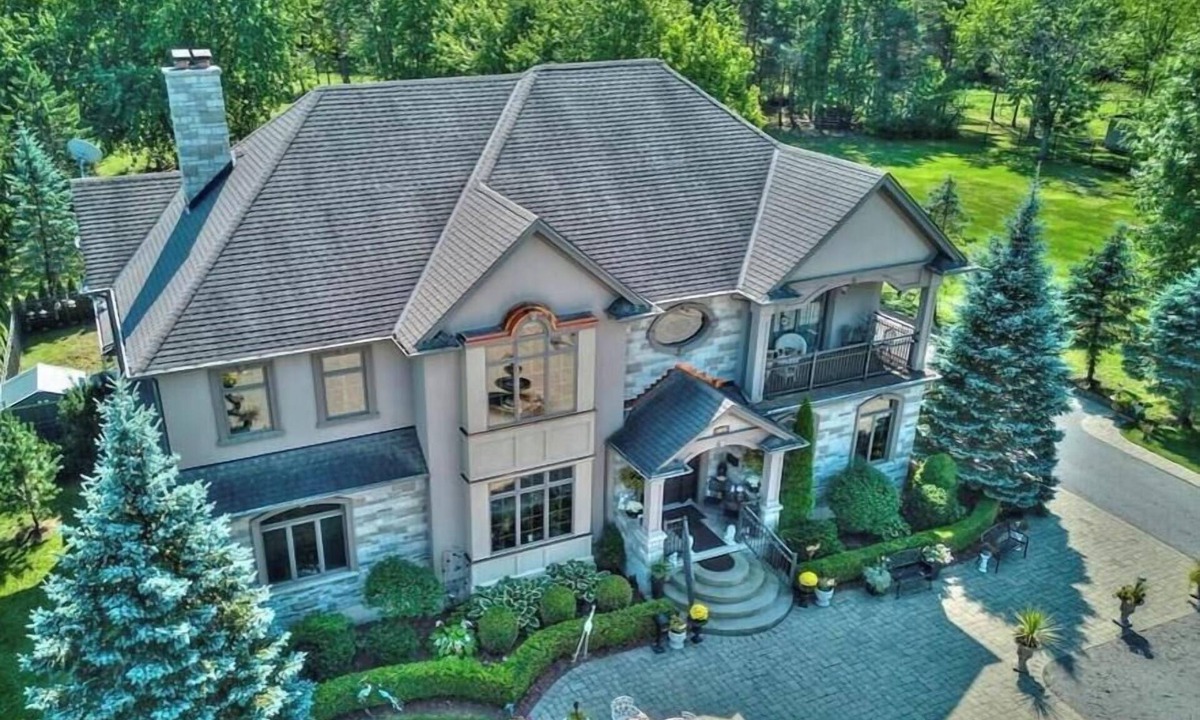 Fort Erie Bed & Breakfast | Niagara River Idyll Q+ Luxurious Queen with own bathroom