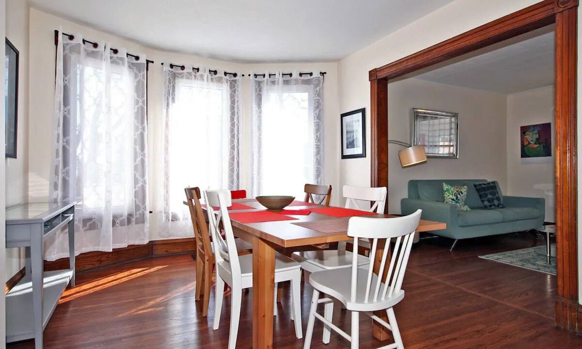 Niagara Falls House | Niagara Sky Line 2- Walk to the Falls WIFI/Parking