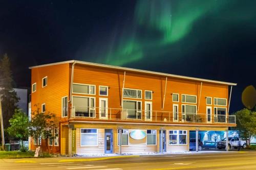 Whitehorse House | NN - The Loft - Downtown 1-bed 2-bath