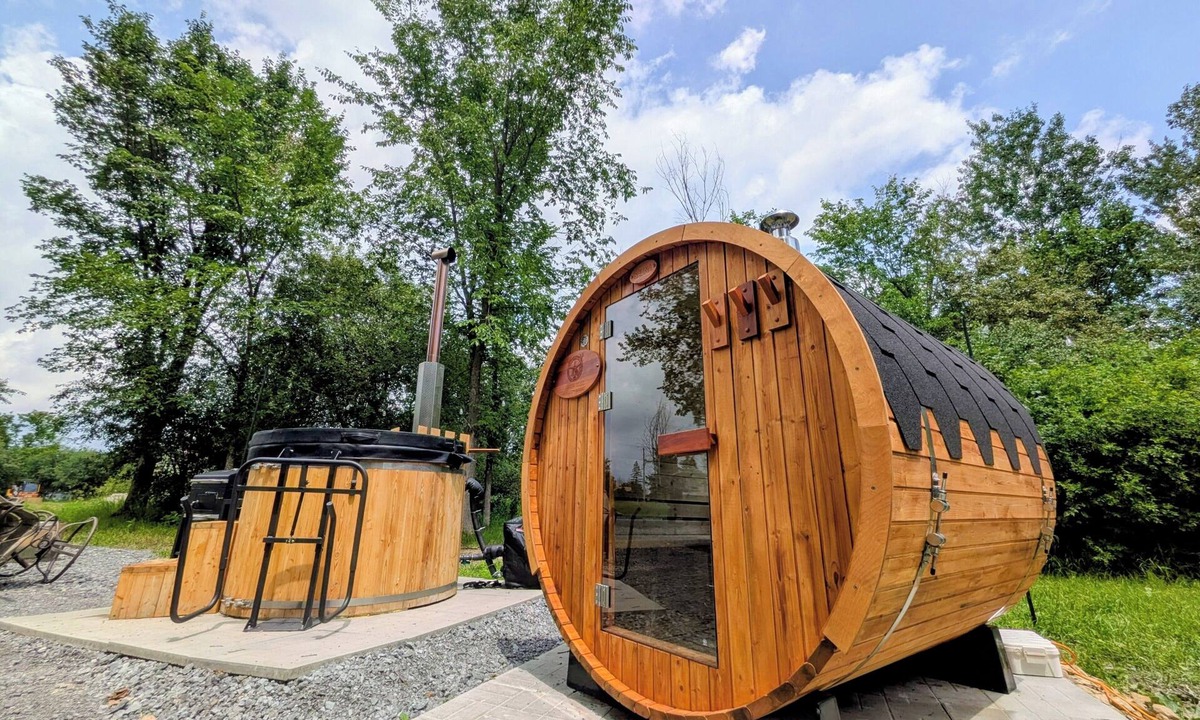 Mississippi Mills House | Nordic Spa RV Pool Sauna Hot Tub Ottawa
