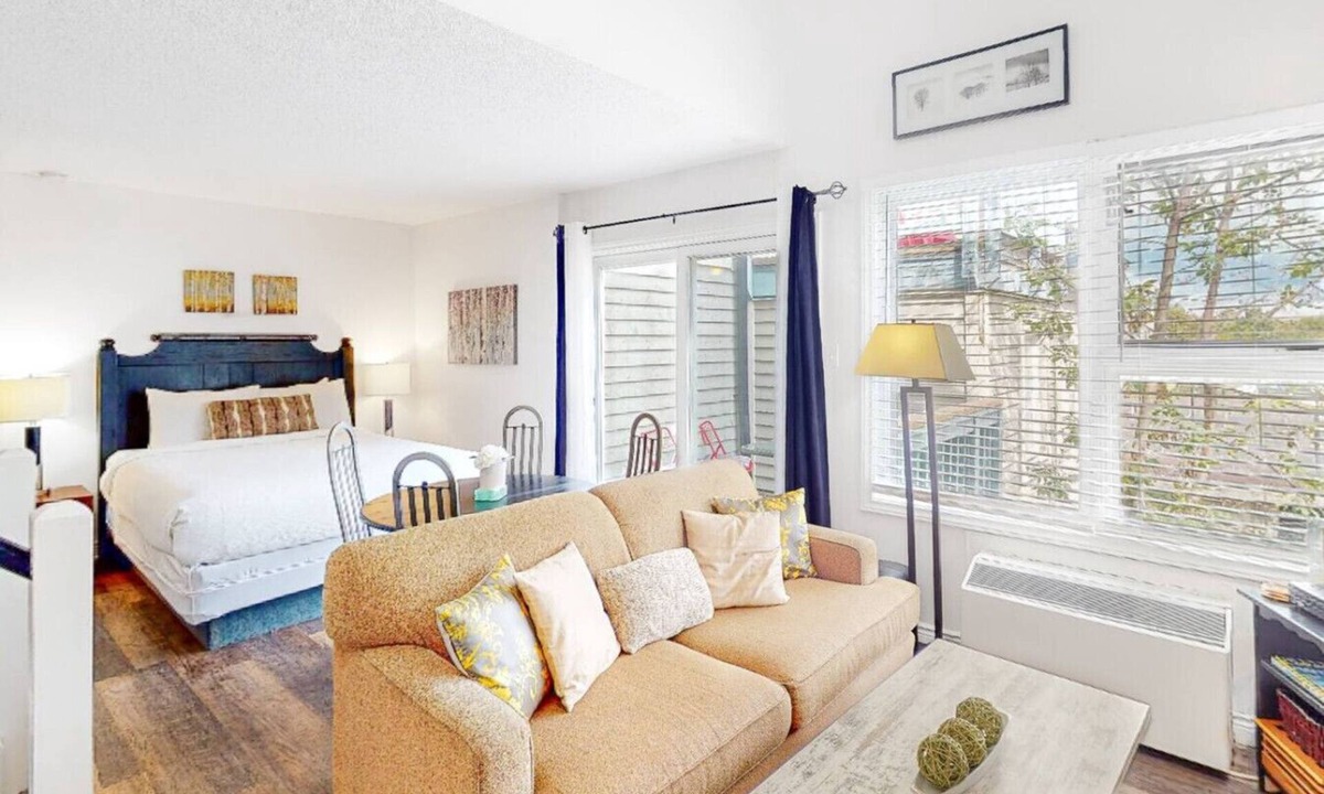Craigleith Condo | North Base Nook: Pool, Hot Tub, and Tennis!