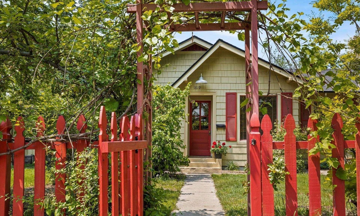 Sunset House | North End Charm: Cozy Fam Friendly Cottage with Fireplace and Dog-Friendly Fenced Yard!