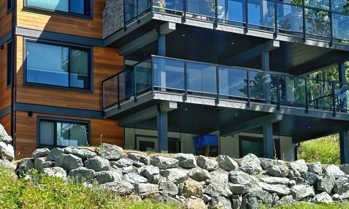 Youbou House | North Shore Haven & North Shore Nest