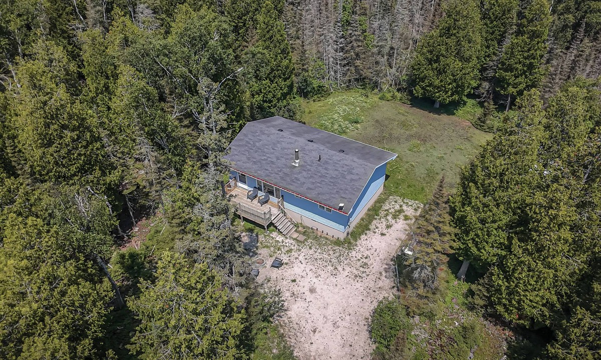 Northern Bruce Peninsula Cottage | Northern Blue – Tranquil Forest Cabin w/Fireplace