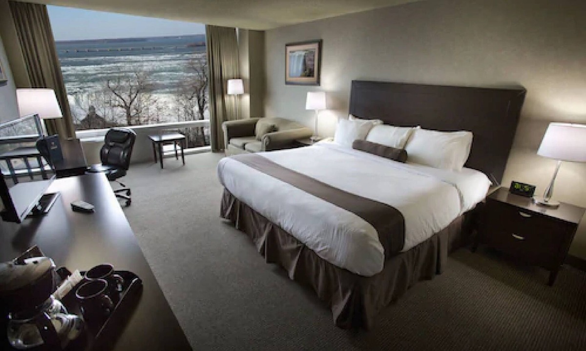 Fallsview Hotel | Oakes Hotel Overlooking the Falls