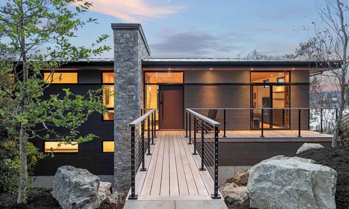 Saanich West House | Oakmere House on Portage Inlet