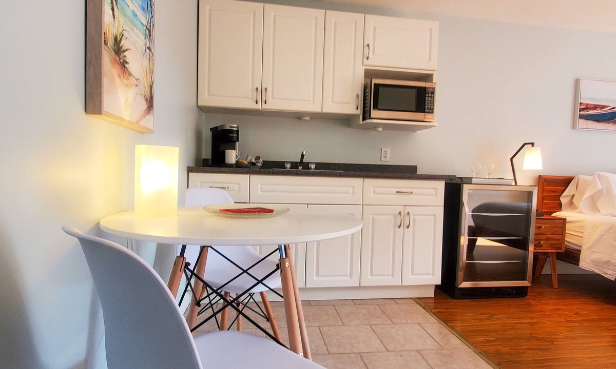 Wasaga Beach Hotel | Oasis by the Bay Vacation Suites