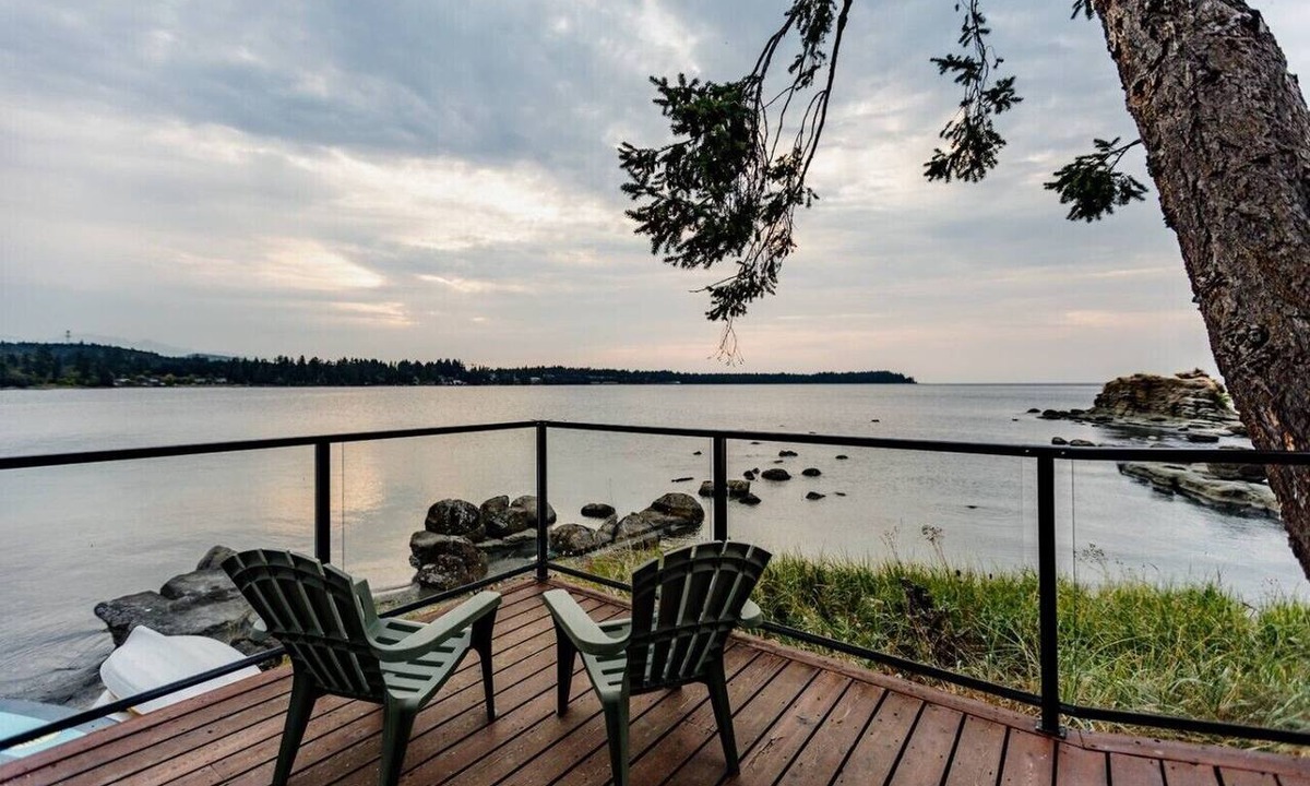 Regional District of Nanaimo Apartment | Ocean Lookout | Sleeps 6 | Pool and Hot Tub