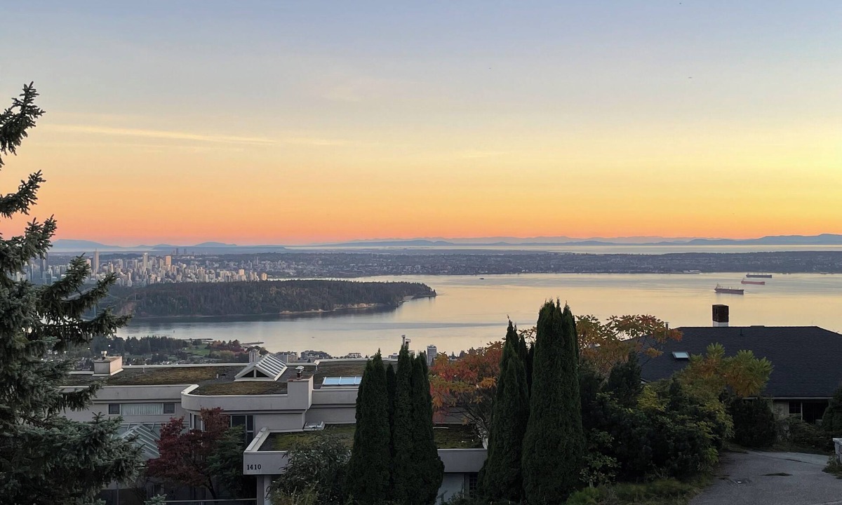 West Vancouver House | Ocean view 2Br Family Garden Suite