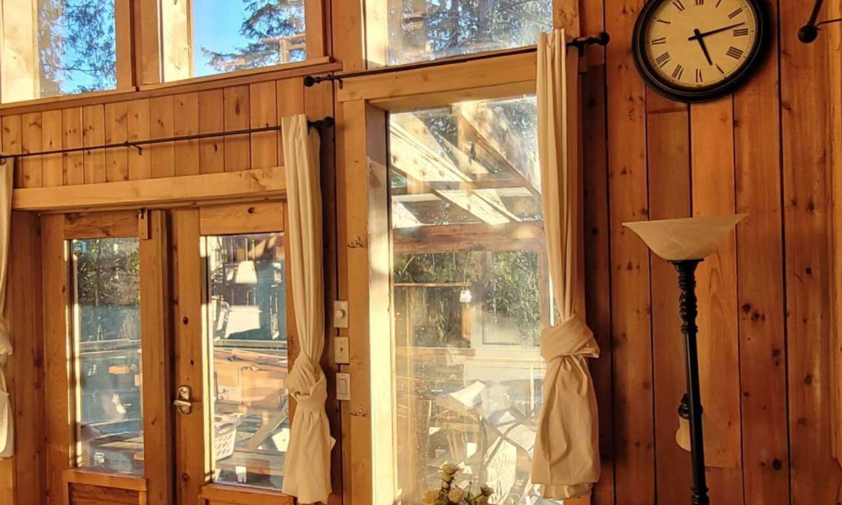 Sliammon Cabin | Ocean Views & Sunset Beach Cabin with soaker tub & fire pit