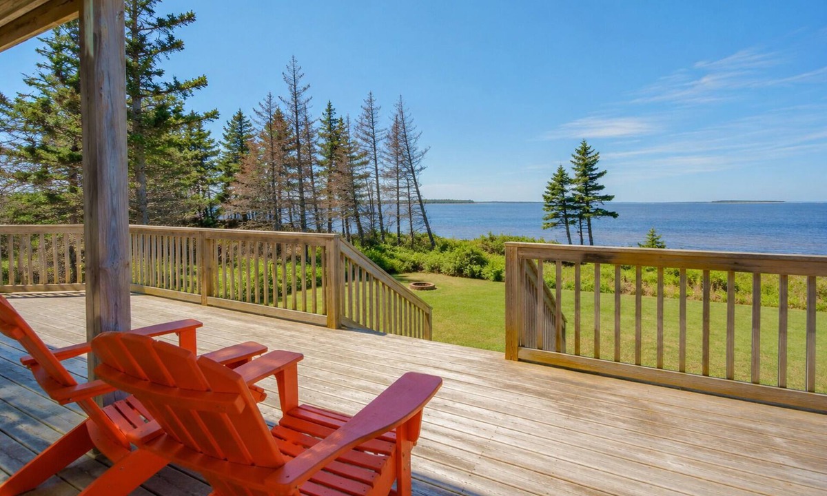 Blooming Point House | Oceanfront Farmhouse w Private Beach Access