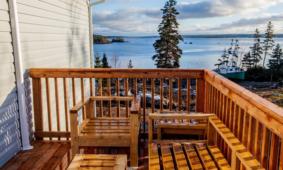 Halifax County House | Oceanfront With Log Furniture, Deck, Hot Tub & Views