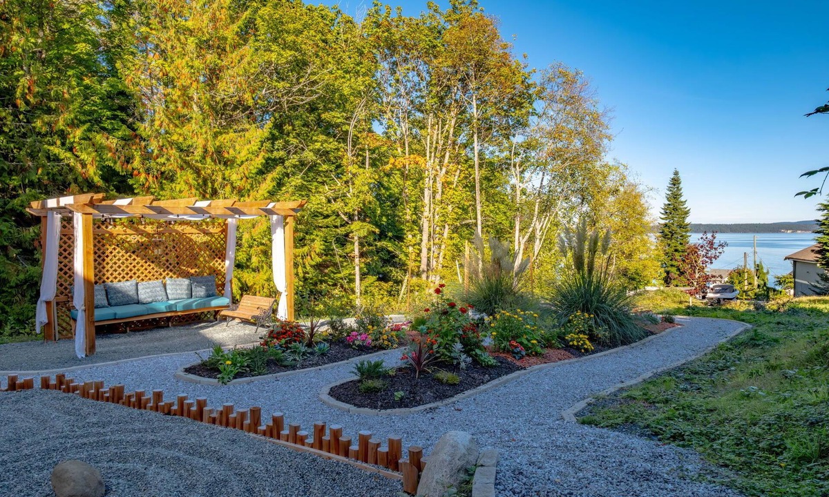 Chemainus House | Oceanview two bdrs suite close to trails, beach, restaurants, charming Chemainus