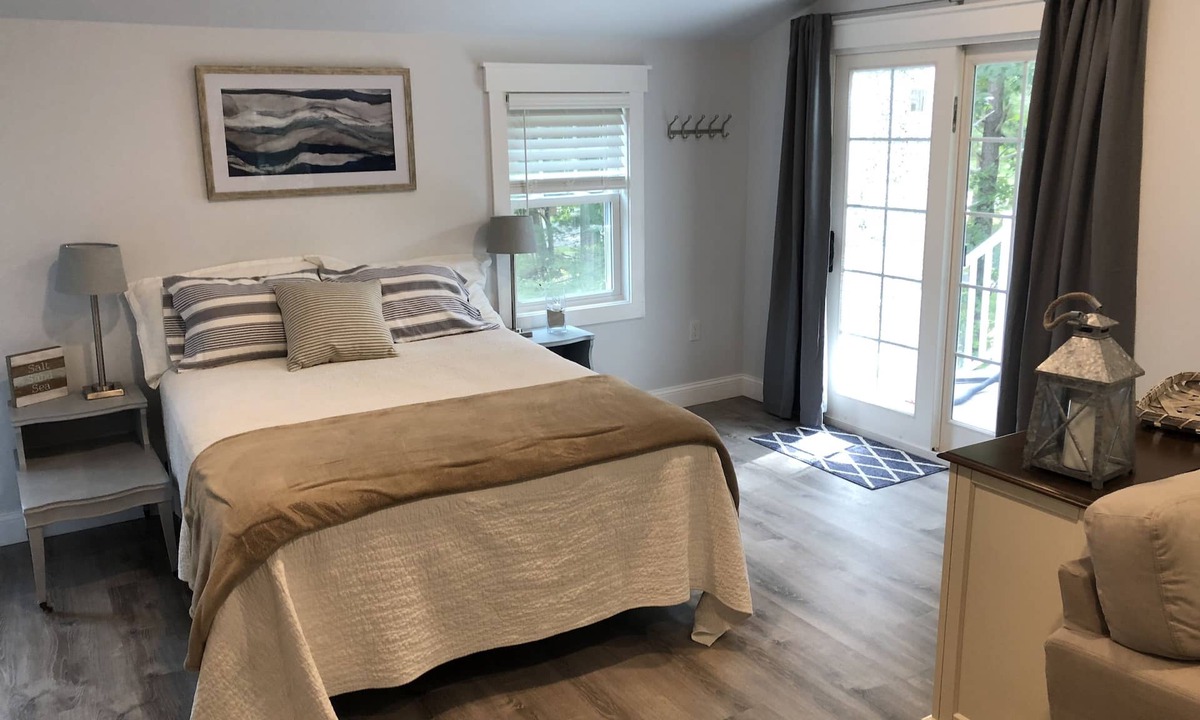 Ogunquit Apartment | Ogunquit Studio 15 min walk to Footbridge; restaurants and Trolley Stop close by