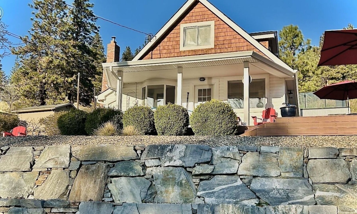 Okanagan Centre House | Okanagan Centre Beach Oasis
